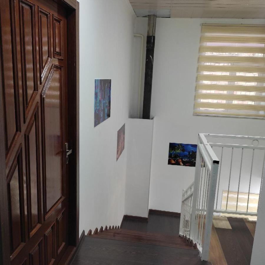 Abs Guest House Ош Екстериор снимка