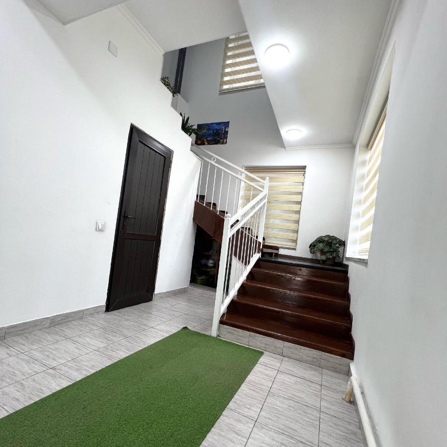 Abs Guest House Ош Екстериор снимка